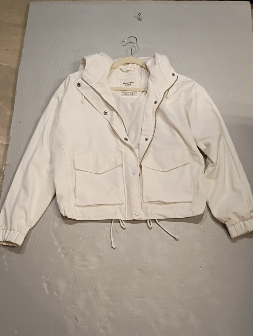 Abercrombie & Fitch Women's Off-White Hooded Cropped Utility Jacket